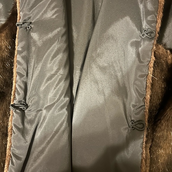 Jones New YORK, Beautiful faux fur vest jacket is dark - Picture 9 of 11